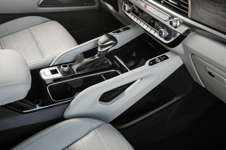 Детали интерьера Kia Telluride 2019 года  (фото 32 из 44)